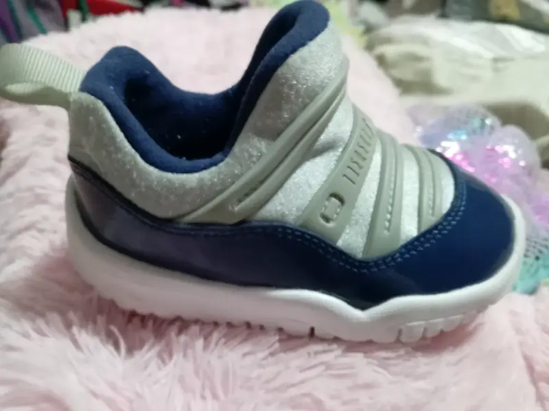 Zapatillas Jordan 11 Retro para bebé azul y gris - 3