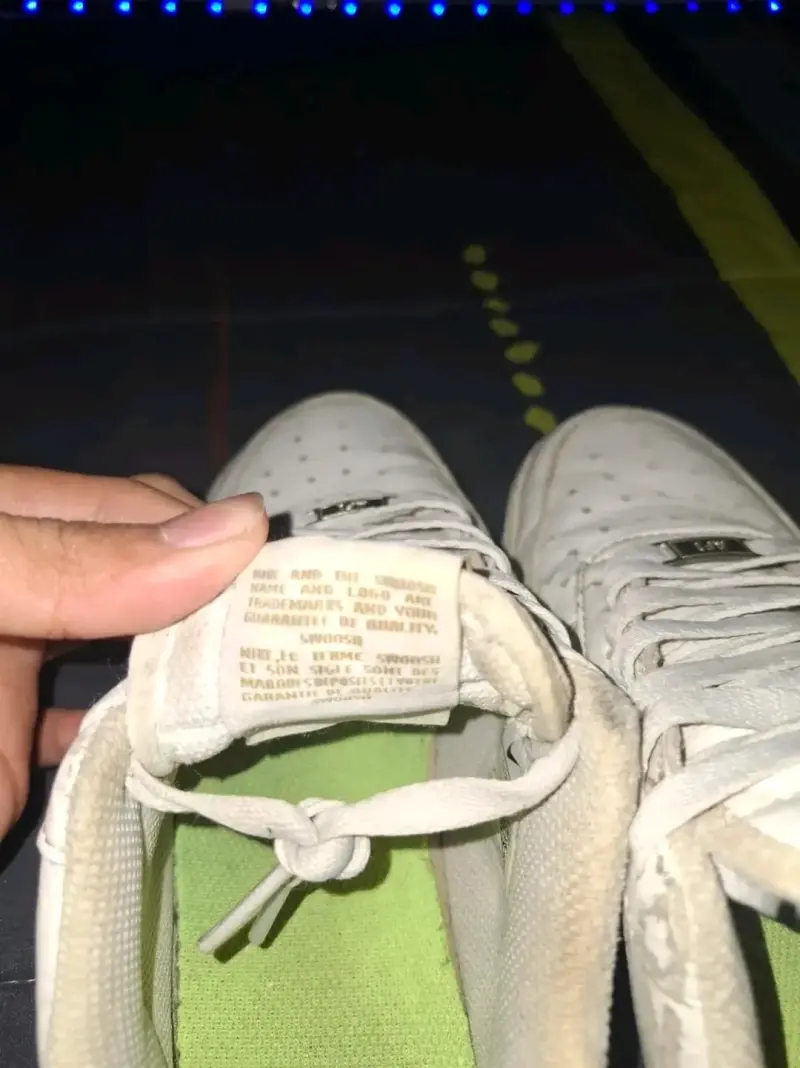 Zapatillas Nike Air Force 1 Blancas y Doradas - 2