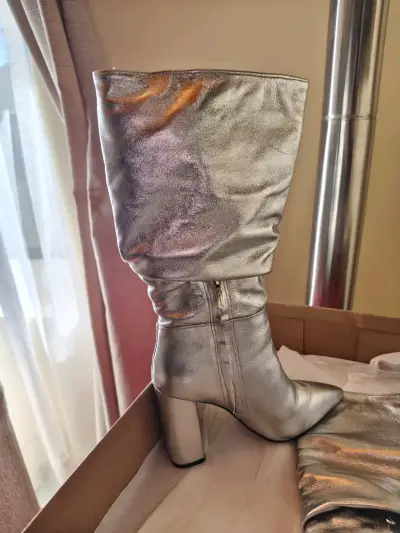 Botas plateadas metalizadas de tacón alto - miniatura 2