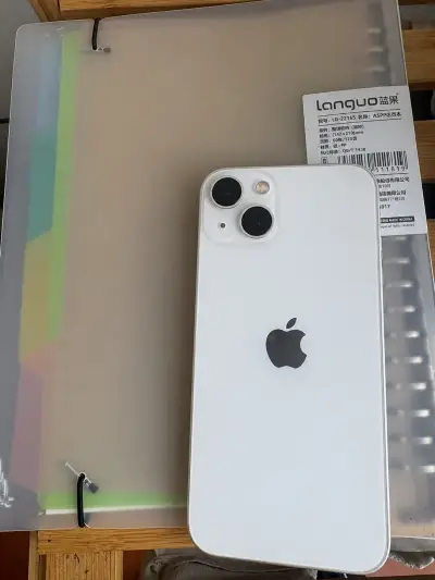 iPhone 13 blanco en buen estado - miniatura 2