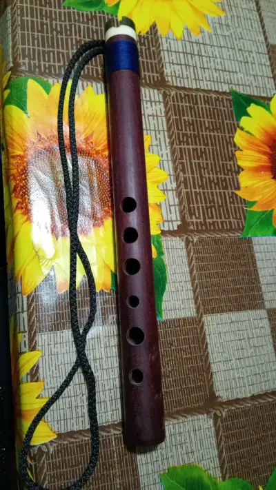 Quena de madera profesional con cordón - miniatura 1