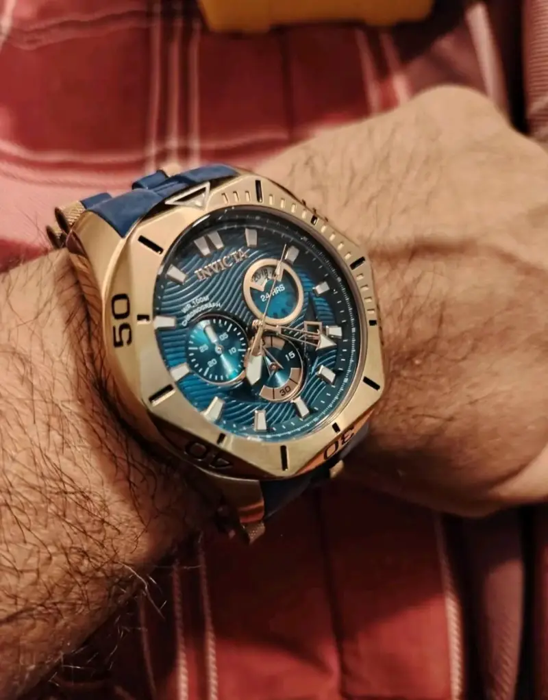 Reloj Invicta dorado con cronógrafo - 4