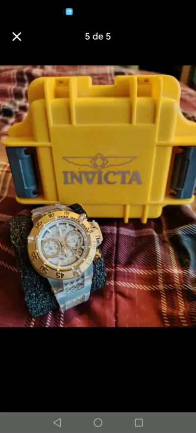 Reloj Invicta dorado con cronógrafo - miniatura 3