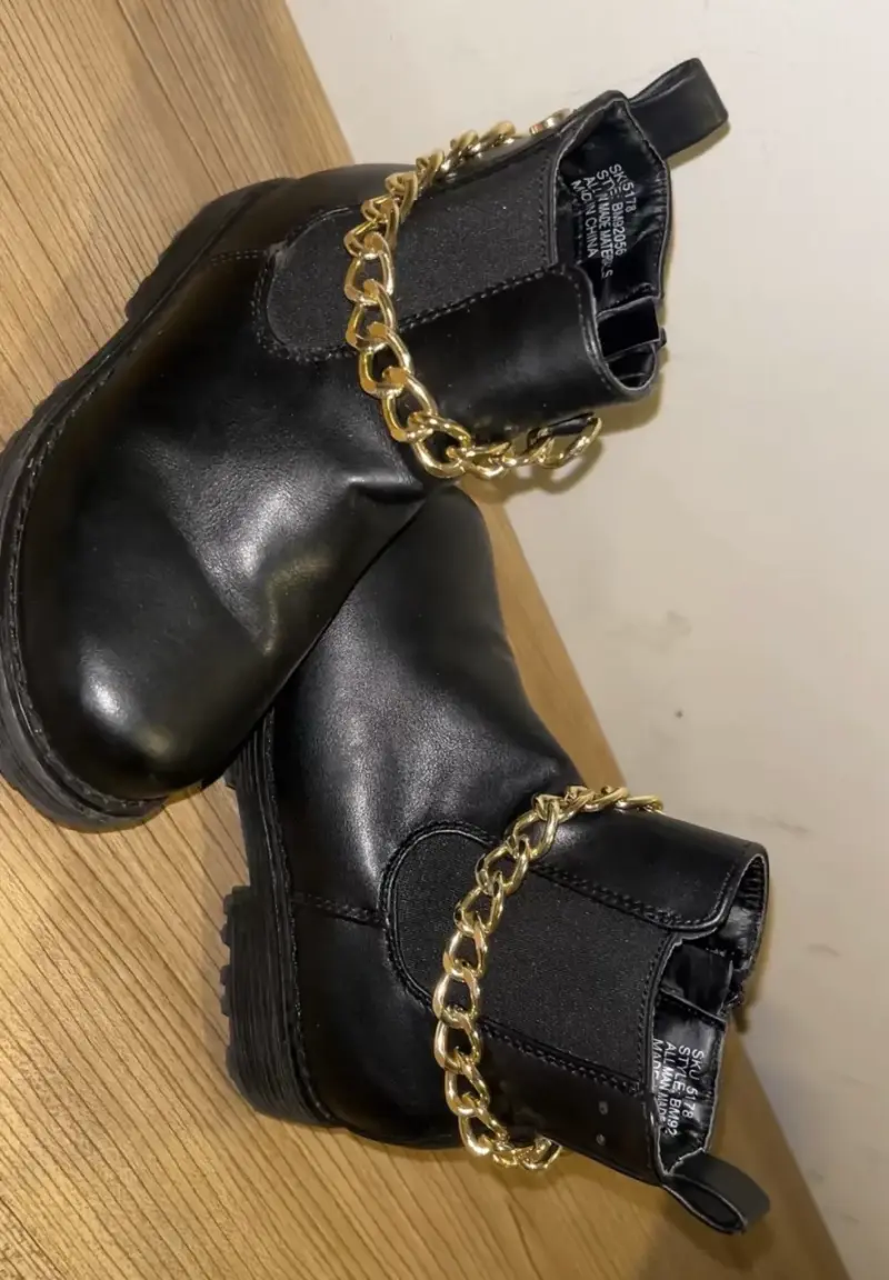 Botines negros con cadena dorada para niña - 2