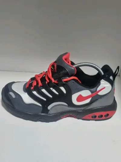Zapatillas deportivas Nike negras y rojas - miniatura 2