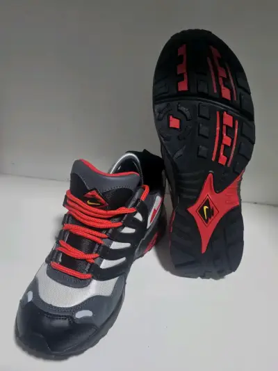 Zapatillas deportivas Nike negras y rojas - miniatura 4