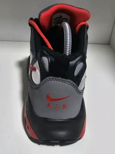 Zapatillas deportivas Nike negras y rojas - miniatura 5