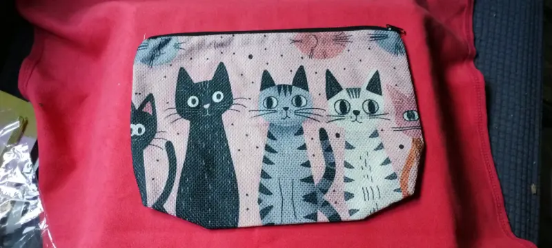 Estuches con diseño de gatos coloridos - 1
