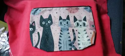 Estuches con diseño de gatos coloridos - miniatura 1