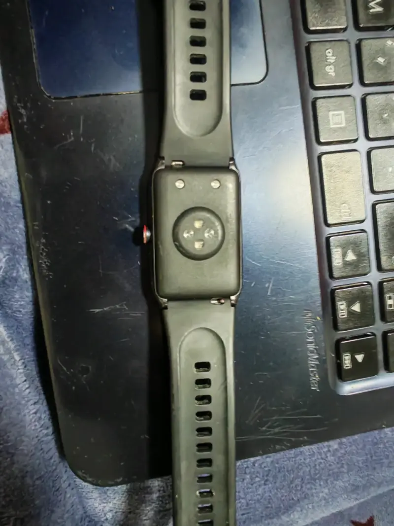 Reloj inteligente con correa negra - 2