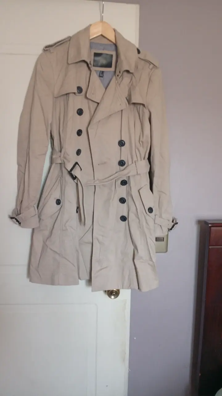 Abrigo trench beige para mujer