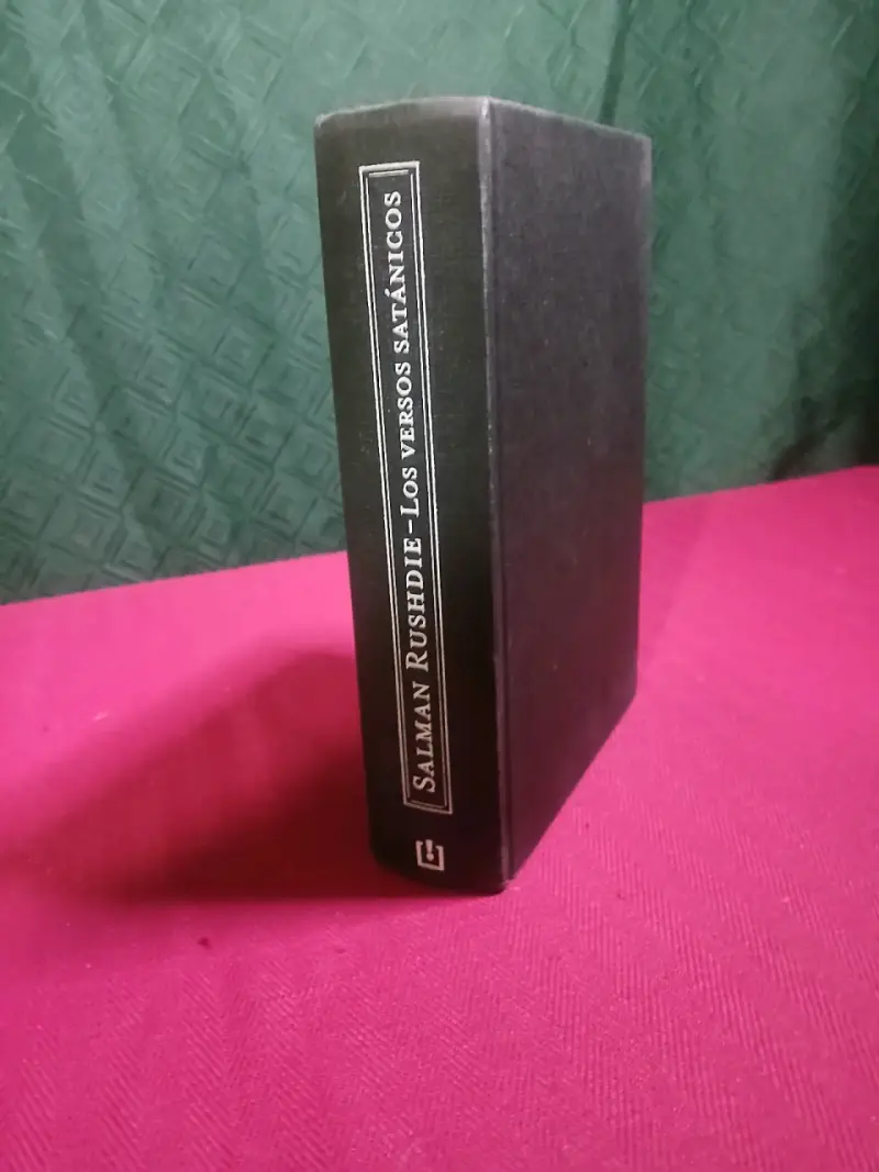 Libro 'Los Versos Satánicos' de Salman Rushdie - 2