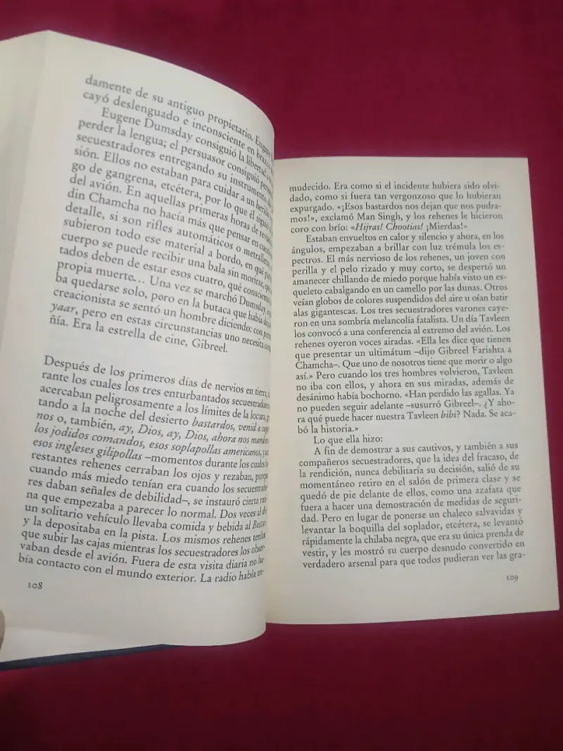 Libro 'Los Versos Satánicos' de Salman Rushdie - 3
