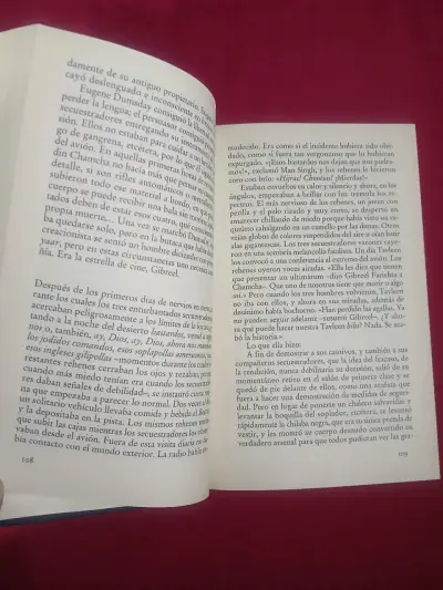 Libro 'Los Versos Satánicos' de Salman Rushdie - miniatura 3