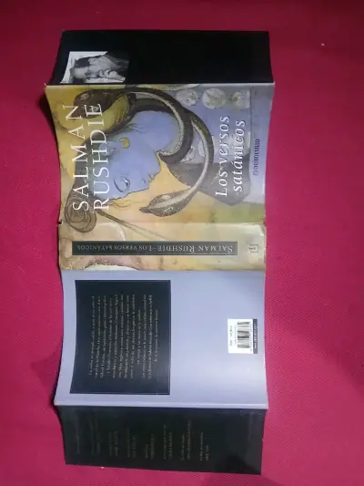 Libro 'Los Versos Satánicos' de Salman Rushdie - miniatura 6