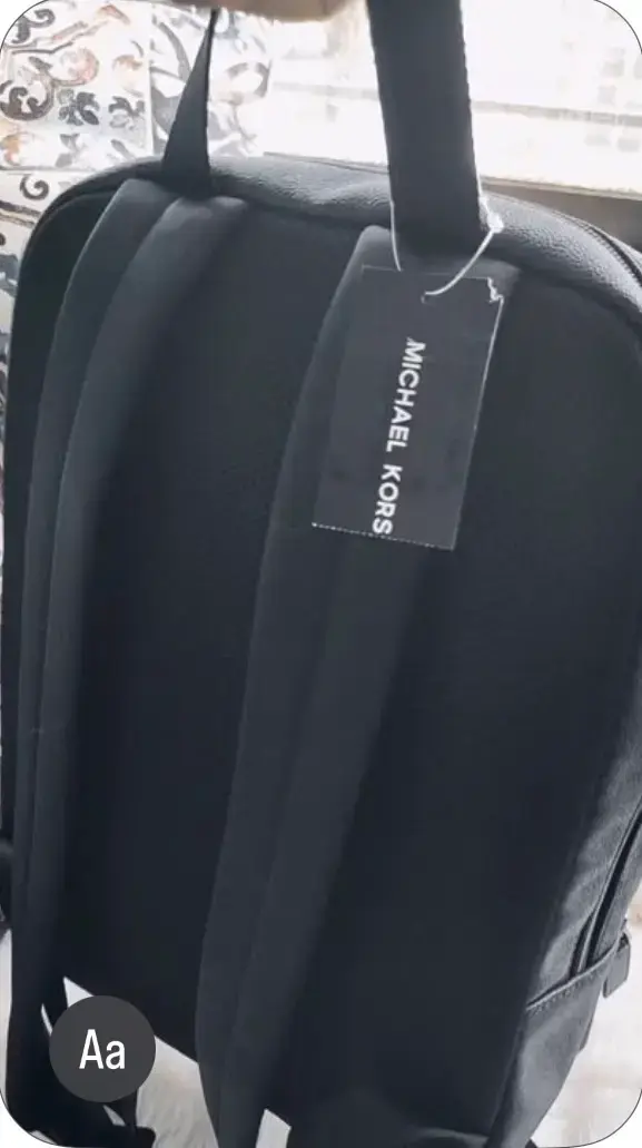 Mochila Michael Kors negra elegante - 3