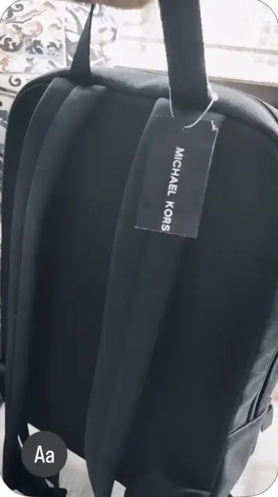 Mochila Michael Kors negra elegante - miniatura 3