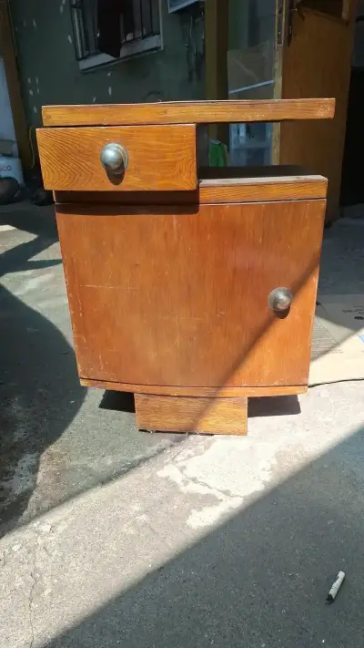 Mueble de madera con cajón y puerta - miniatura 1
