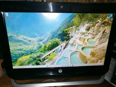 Computador All-in-One HP con pantalla grande - miniatura 1