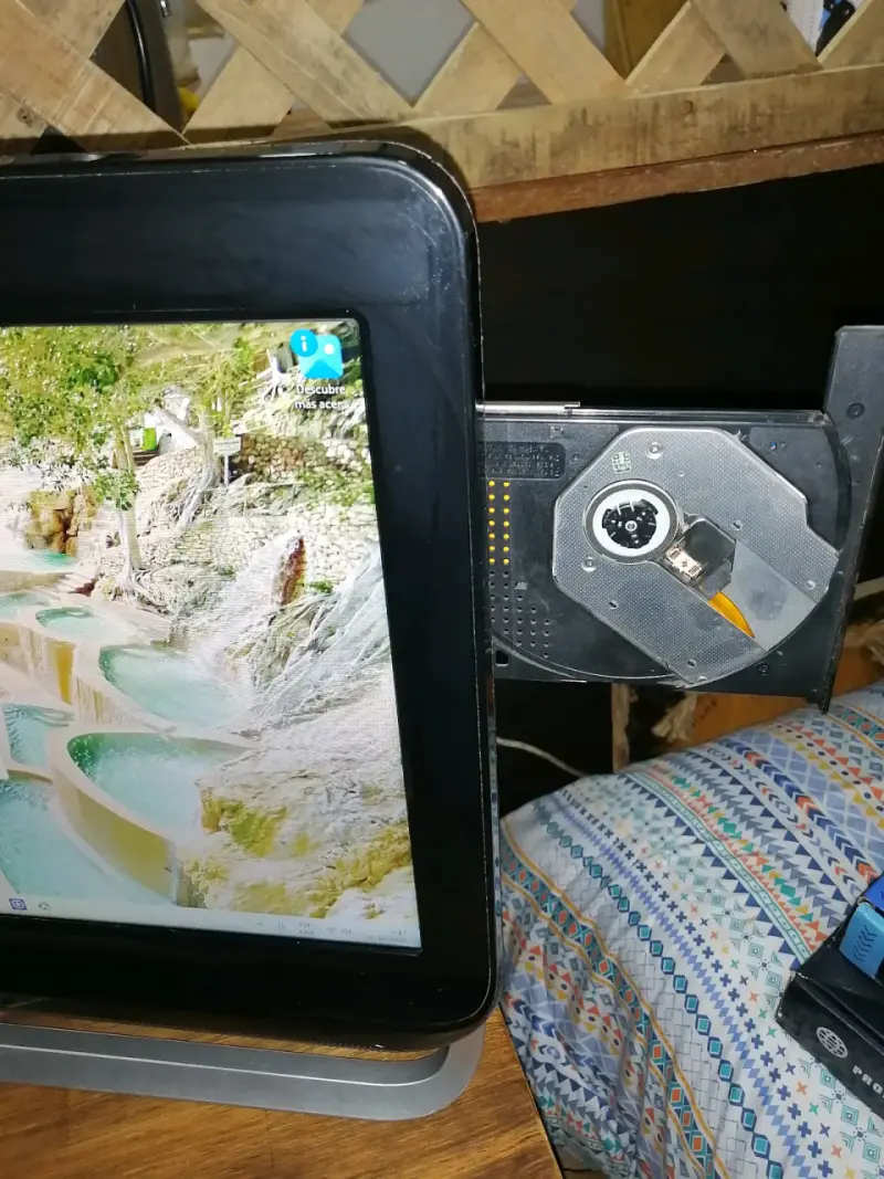 Computador All-in-One HP con pantalla grande - 2