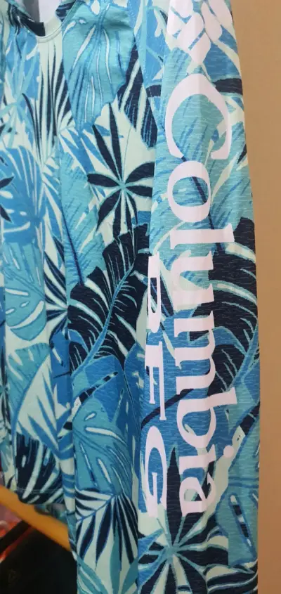 Polera Columbia con capucha estampado tropical - miniatura 2