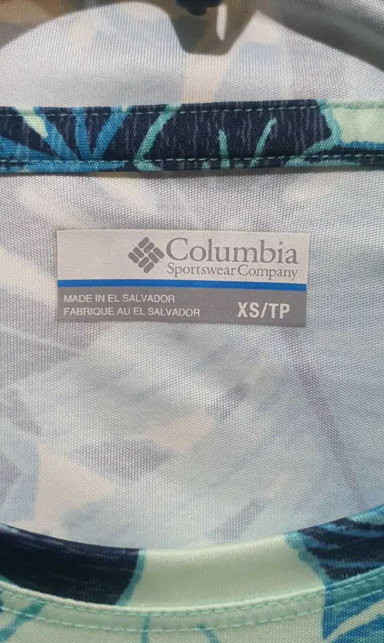 Polera Columbia con capucha estampado tropical - 3