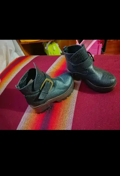 Botines de cuero sintético con textura reptil - miniatura 3