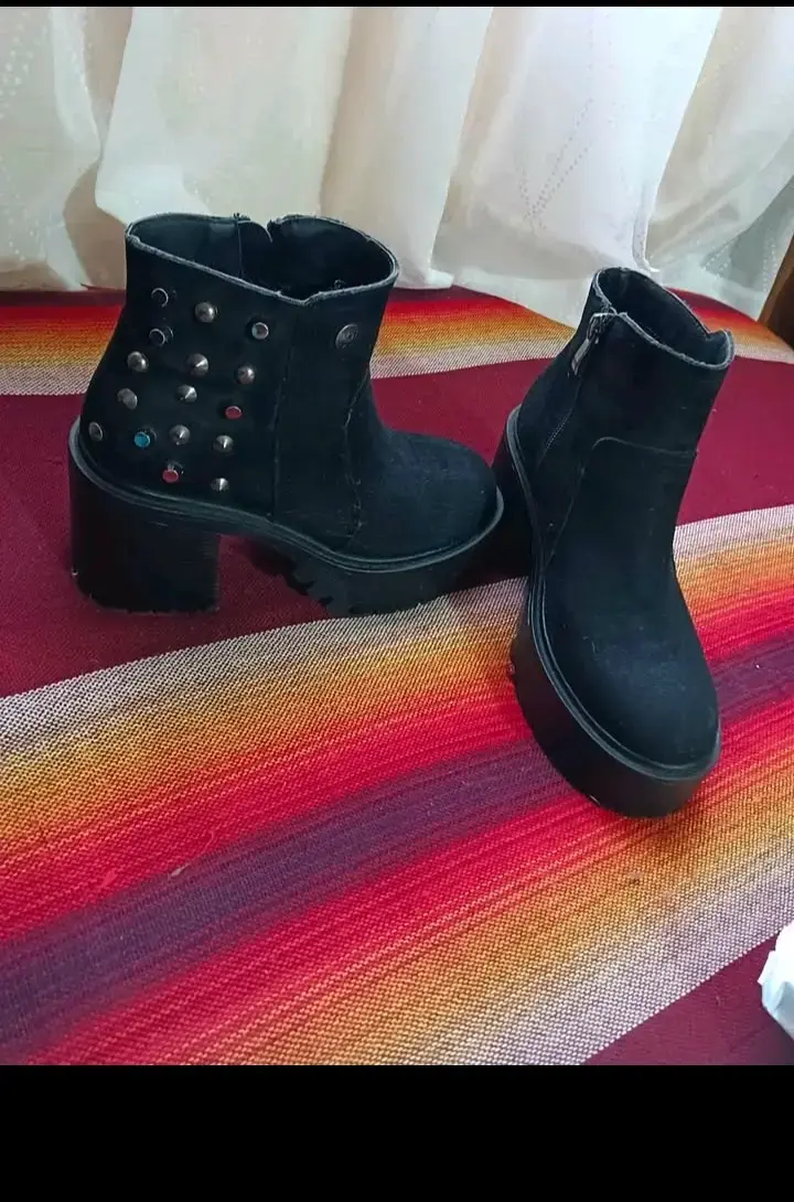Botines Negros con Tachas para Mujer - 3