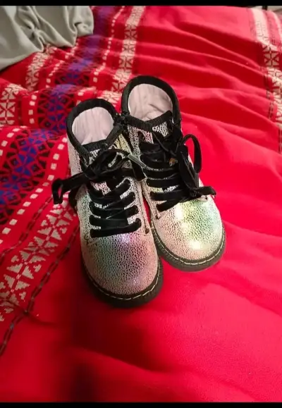 Botines de niña con brillo y cordones - miniatura 1
