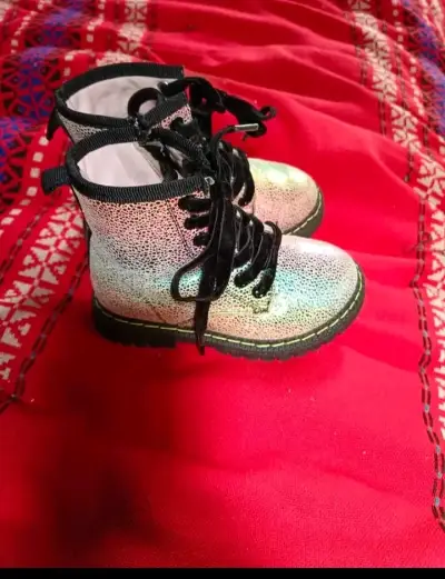 Botines de niña con brillo y cordones - miniatura 2
