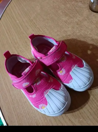 Zapatos de niña rosados con flores - miniatura 1