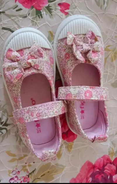 Zapatos de niña con flores y lazo talla 25 - miniatura 1