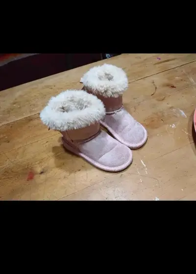 Botas de bebé rosadas con forro depeluchetalla24 - miniatura 1