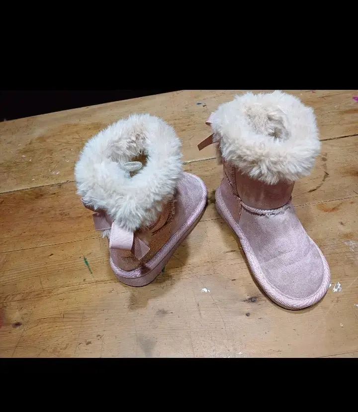 Botas de bebé rosadas con forro depeluchetalla24 - 2