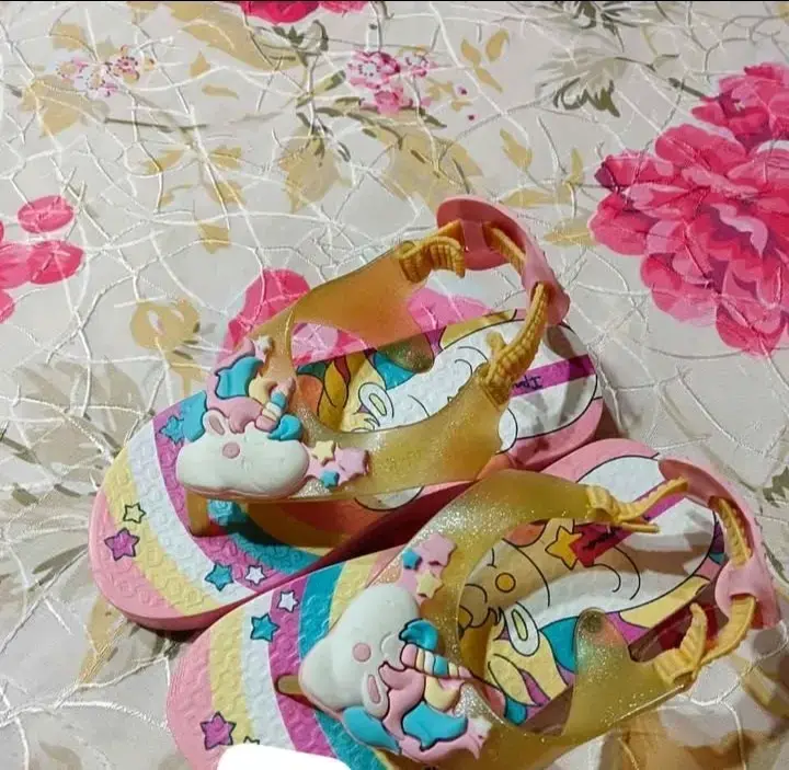 Sandalias infantiles con diseñodeunicorniotalla 22