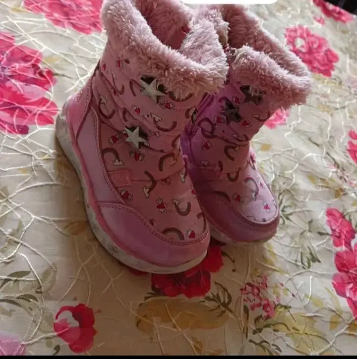 Botas de invierno para niña color rosa talla 23