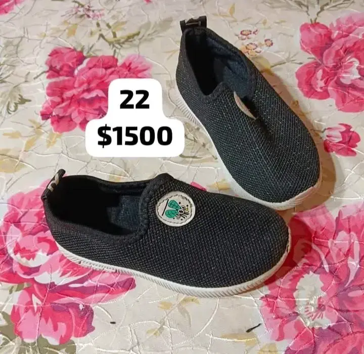 Zapatillas negras para niños talla 22