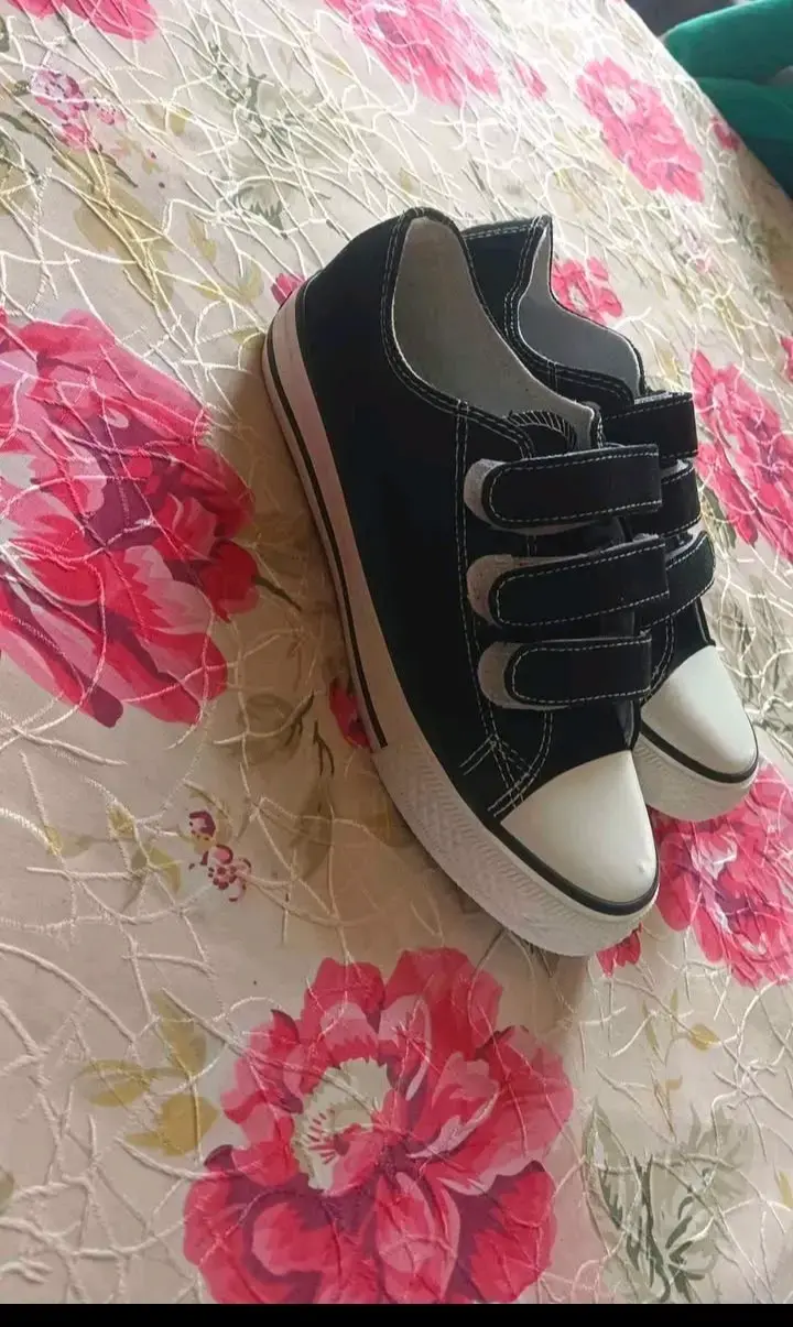 Zapatillas negras con velcro para niños t35 - 3