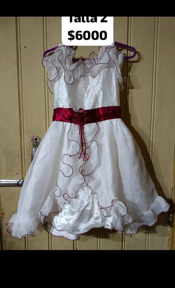 Vestido de fiesta blanco con detalles rojos t2