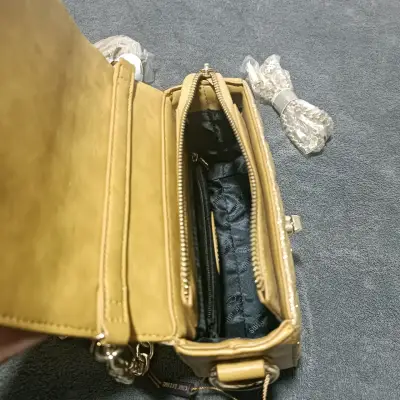 Cartera dorada con cadena Gino Rodinis - miniatura 3