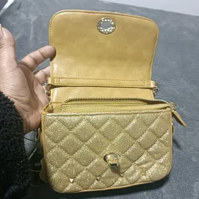 Cartera dorada con cadena Gino Rodinis - miniatura 5