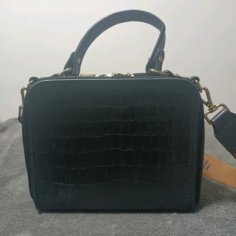 Cartera negra de cuero Datelli con correa ajustable - 2