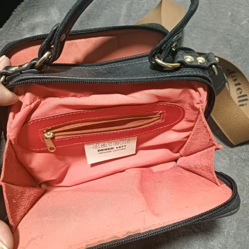 Cartera negra de cuero Datelli con correa ajustable - 3