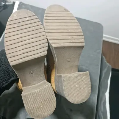 Botas de gamuza marrón con tacón alto - miniatura 3