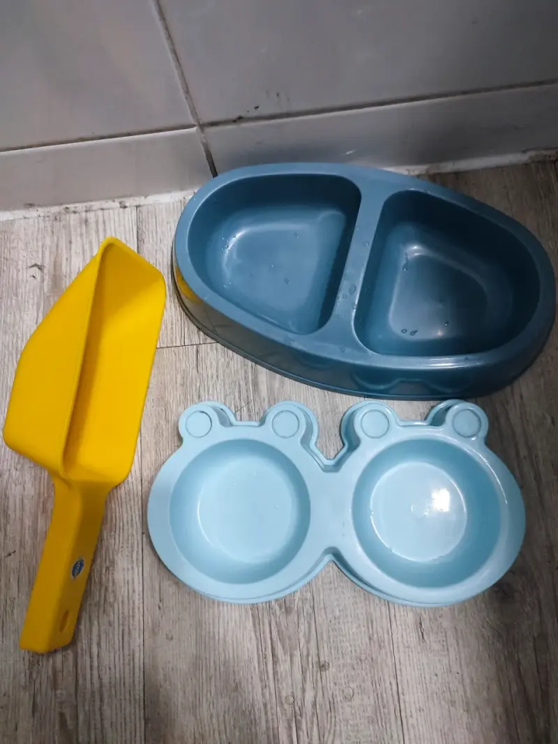 Set de platos y pala para mascotas