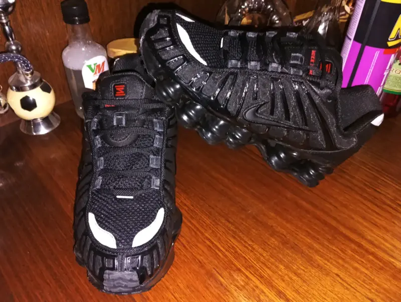 Zapatillas deportivas negras con amortiguación - 4
