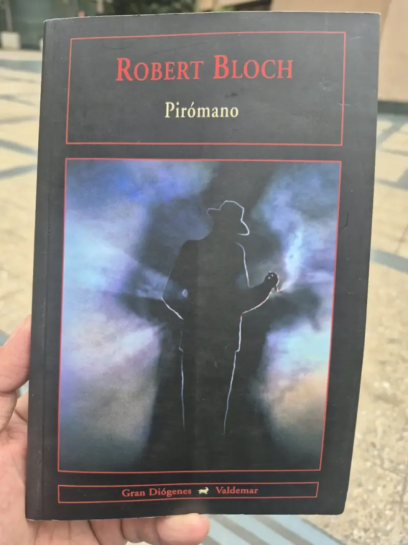 Libro 'Pirómano' de Robert Bloch en buen estado