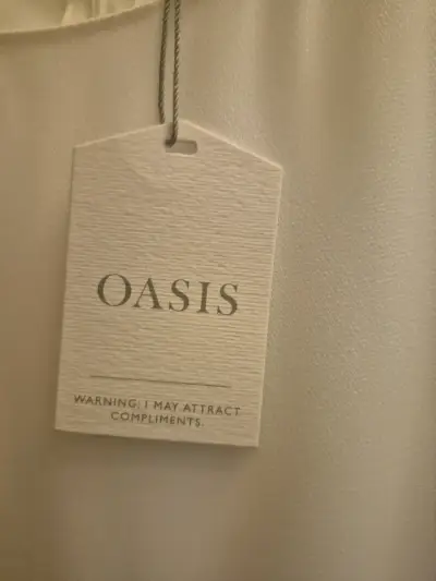 Polera Oasis nueva con etiqueta y perlitas. - miniatura 2