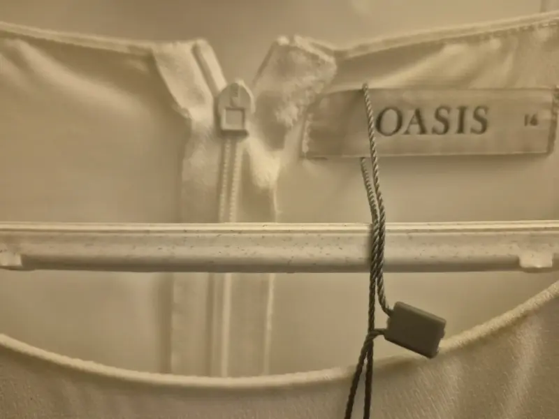 Polera Oasis nueva con etiqueta y perlitas. - 3