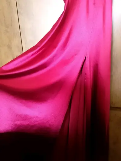 Vestido largo rojo con encaje y tirantes/ 1 uso. - miniatura 3